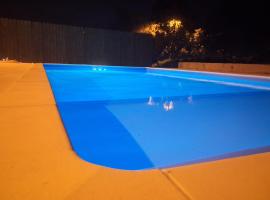 Familyway Croatia Kids Friendly Family villa with privat Pool 50 m2 Slavonski Brod, hotell sihtkohas Slavonski Brod