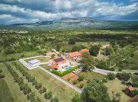 House Mellifera