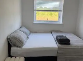 Double sized room in a relaxing village - Free parking