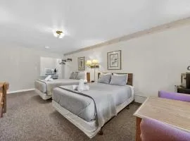 Eagle Motel Suite 112