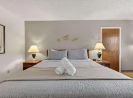 Eagle Motel Suite 225