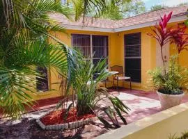 Comfortable Stay- Fully Stocked Home & Coffee Bar- All Essentials Provided