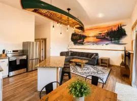 Updated! Spider Lake Loft l Modern l 10mi to TC