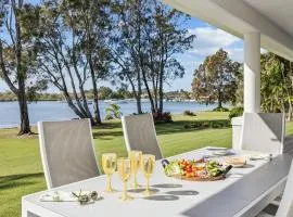 Taroona - Majestic Waterfront Holiday Yamba