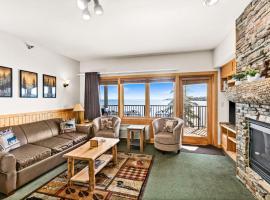 Viesnīca Panoramic Lake Views 1 BR King Suite & Whirlpool, Kitchen and Hot Tub pilsētā Tuhārbora