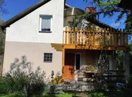 Lakeside holiday villa, private garden