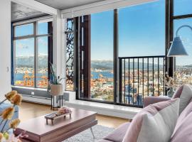 Water Views, 40th Floor Sub-Penthouse! Entire Condo in the heart of Vancouver City Centre, hotel di Vancouver