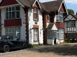 Homely Birchwood Gatwick