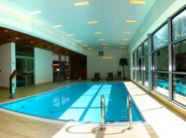 Dolina Leśnicy SKI & SPA Resort, hotel with pools in Brenna