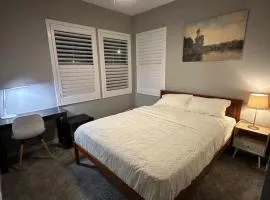 Bright and Cozy Bay Window Cottage 6