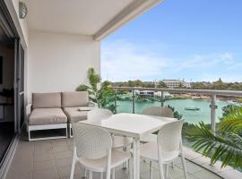 Coastal Studio with City & Ocean Views, Walk to Beach, Hotel in Mandurah