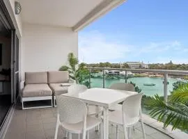Coastal Studio with City & Ocean Views, Walk to Beach