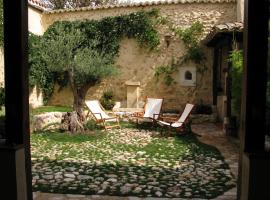 La Carpintería Casa Rural, hotel in Romanones