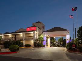 Ramada by Wyndham San Antonio Near SeaWorld - Lackland AFB, hotell i San Antonio