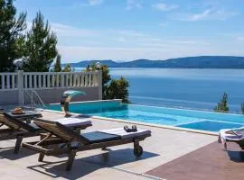 Villa MIRNA with heated pool & whirlpool, traditional wine bar, 150m from sea
