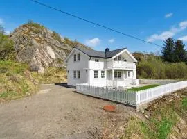 Historical and modern cabin with central location