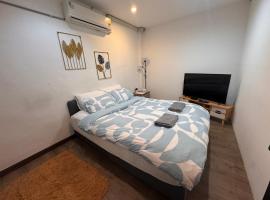 Terlyn Hostel & Cafe, hotel a Amphoe Phra Khanong
