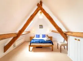 Charming 3 Bed Home in Peaceful Rural Village - Pass the Keys