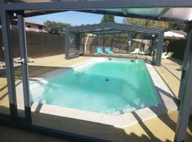 Maison La Dune, Piscine et Jardin, hôtel à Messanges