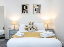 The Garden Apartment - Parking & Near Motorway