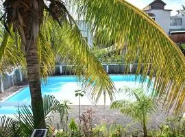 Tropical Duplex Pool 2-Min Walk to the Beach