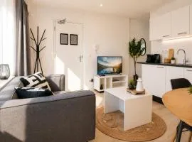 Fully Equipped Apartment, lovely bed