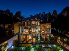 Zhangjiajie Cloudscape Lodge-English Services-Near the Ticket Gate, hotel in Zhangjiajie