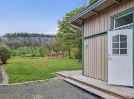 Lovely Home In Vänersnäs With Wifi