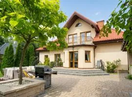 Golden Villas Garden Retreat - Private Garden & BBQ