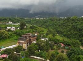 Pleasant Tree Hotels - Luxury Stay Amidst Nature, hotel a Rājpur
