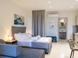 Courtyard Breeze Studio by the Port