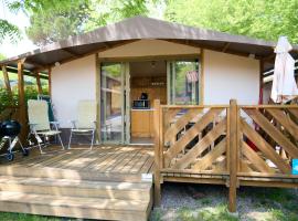 Camping Del Sole Village – hotel w mieście Iseo