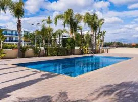 Modern 2BR Apt with Pool & Balcony in Kiti