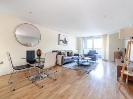 Modern 1Bed Flat with Balcony Near O2 & Greenwich
