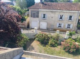 Chambre spacieuse et douillette, Hotel in Montlignon
