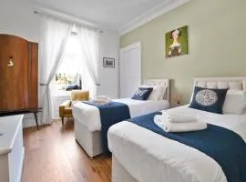 Cozy with Character Vibrant Cottage Style Flat at Leith Links Park