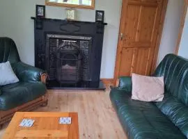 Lakeside Retreat Sleeps 8 & 15 mins from Westport