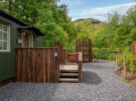 Thistle Lodge, Lake District shepherd hut with hot tub, hotel a Coniston