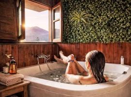 Holiday Home Berghütte mit Terrasse- Kamin und Jacuzzi by Interhome, hotel Páramóban