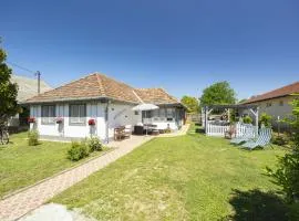 Holiday Home Sunny by Interhome