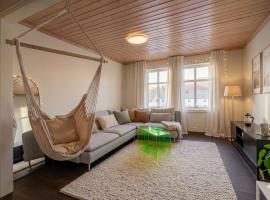 Bright Nordic Apartment - Free Parking - 4 Guests - Close to City Center: Ålesund şehrinde bir otel