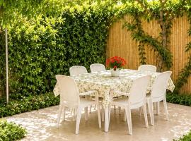 The Green House Suite & Apartment, hotel en Serrano