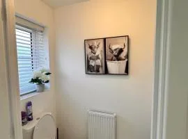 Room in Modern New Build 7 Min Walk to KGH