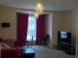 2bdroom city center house Perfect for contractors