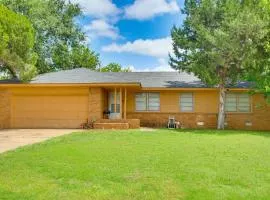 2 Mi to Ft Sill: Home w/ Fenced Yard, Near Walmart