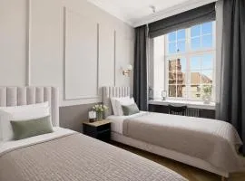 Panoramic Market Square View 2 bedrooms R265