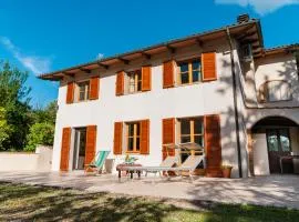Villa con piscina e jacuzzi vicino Saturnia