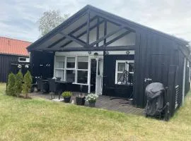 Charmerende sommerhus - 200 m fra stranden