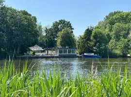 Unieke ark aan de rivier Vecht, veel groen en privacy