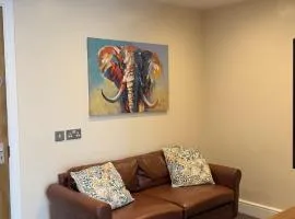 Luxury 3BR House 4 Bathrooms Free Parking Sleeps 5